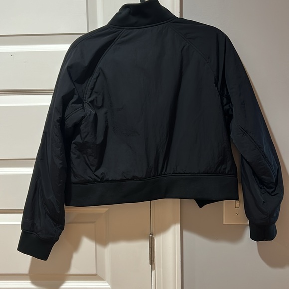 Lululemon Short Insulated Bomber Jacket Black with notched waist Size 2 - Picture 5 of 9